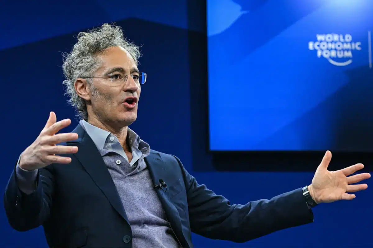 Шефът на Palantir: само два типа работници ще „оцелеят“ в ерата на изкуствения интелект