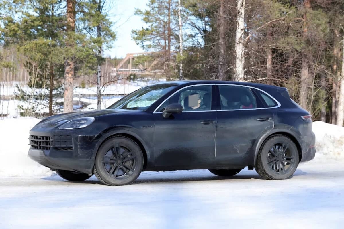 Porsche подготвя нов удар и рестартира хибридния Cayenne