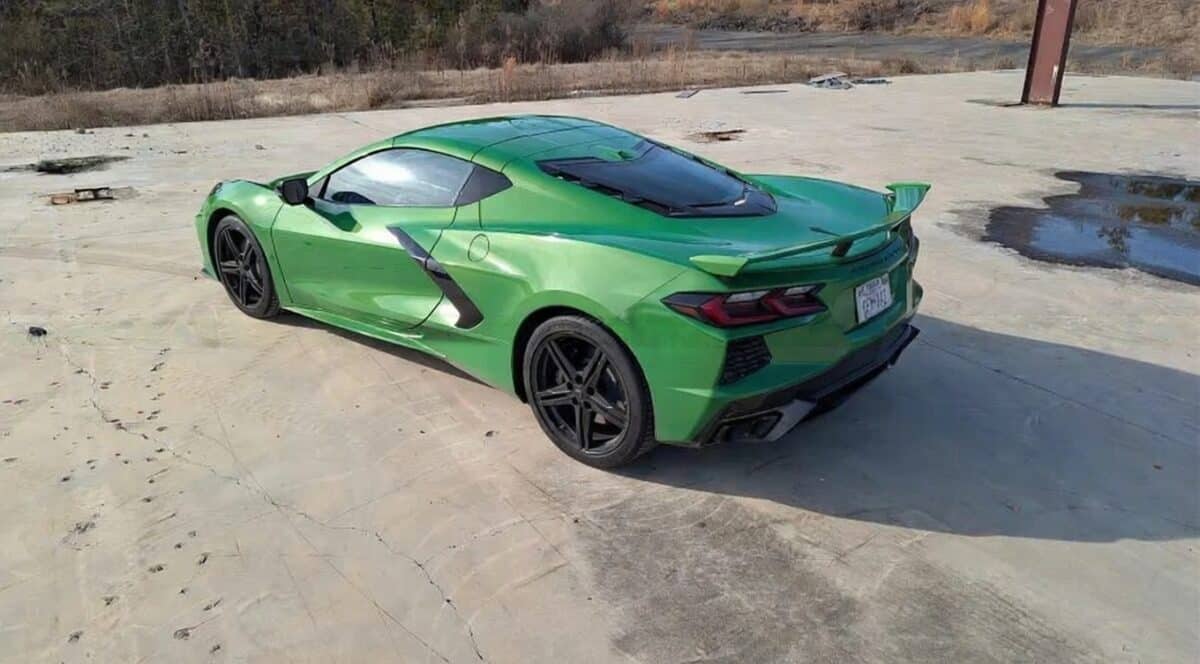 Chevrolet Corvette Stingray Z51 доказва, че един обикновен Corvette може да бъде истински суперавтомобил