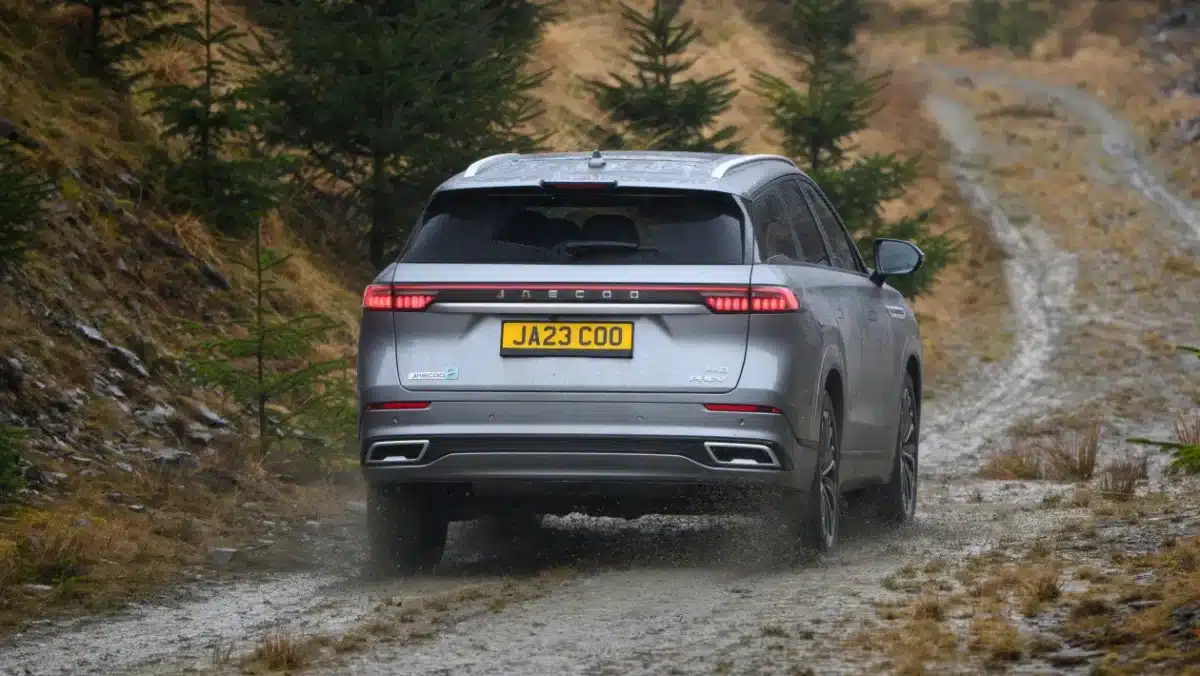 Марката, стояща зад Temu Range Rover, току-що пусна на пазара Temu Mercedes GLS