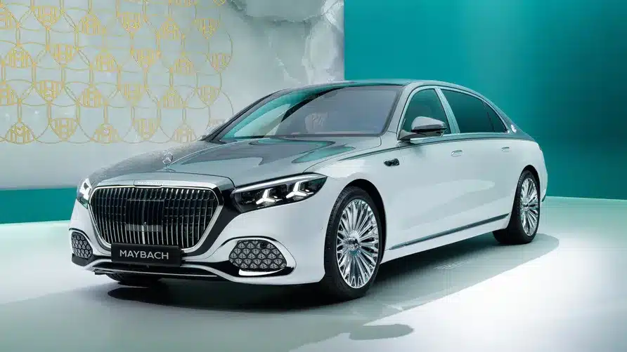 Maybach S-Class издига лукса на ново ниво и се отличава със светещо лого