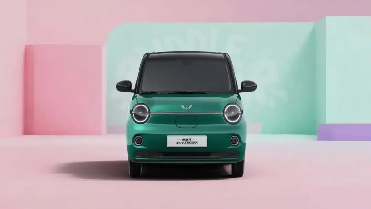 Wuling Mini EV е обновен и е претендент за титлата най-евтин електромобил