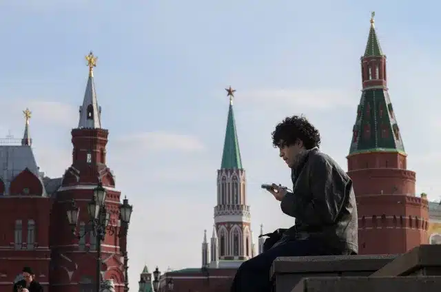 Москва „изчезна“ онлайн: масови сривове на мобилния интернет разтревожиха милиони