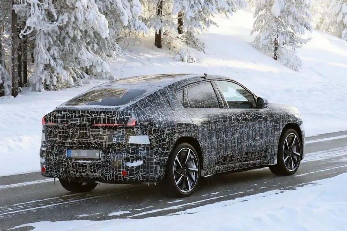 BMW създава спортен електрически iX4 и влиза в битка с Tesla и други електрически SUV