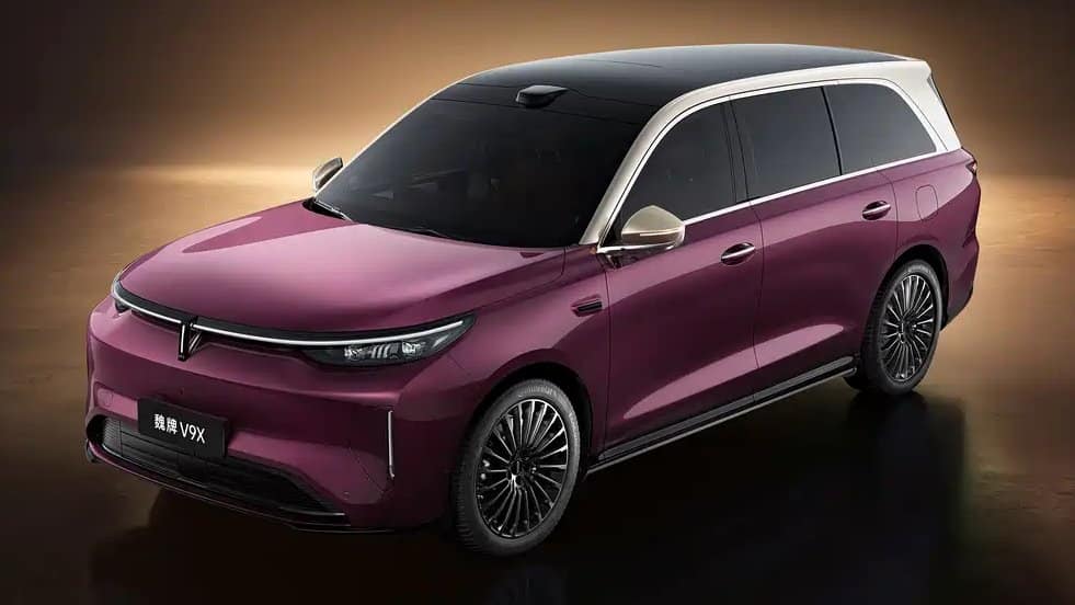 Китайски автомобилен производител призна, че е копирал реклама на Range Rover и се извинява на Land Rover