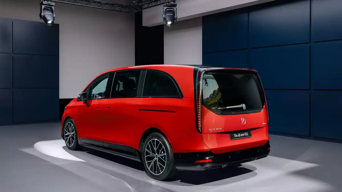 Mercedes преосмисля минивановете и ще създава луксозни електрически VLE