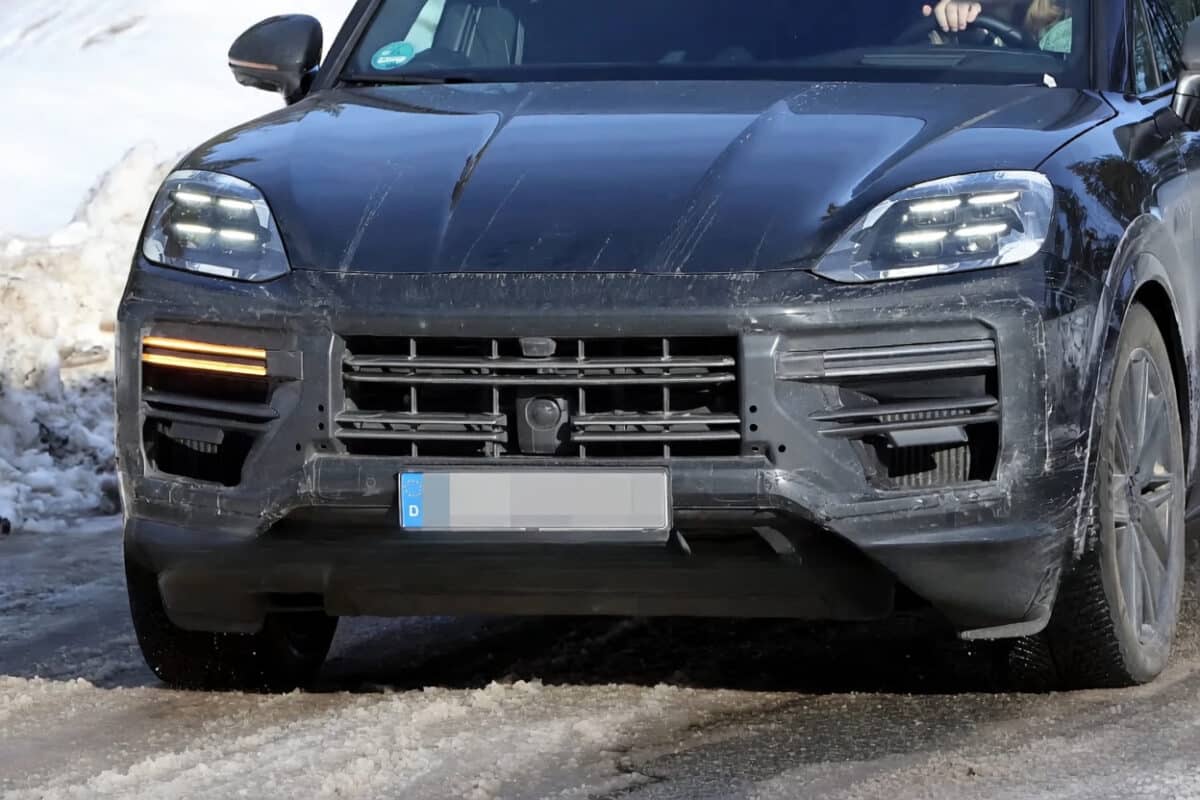Porsche подготвя нов удар и рестартира хибридния Cayenne