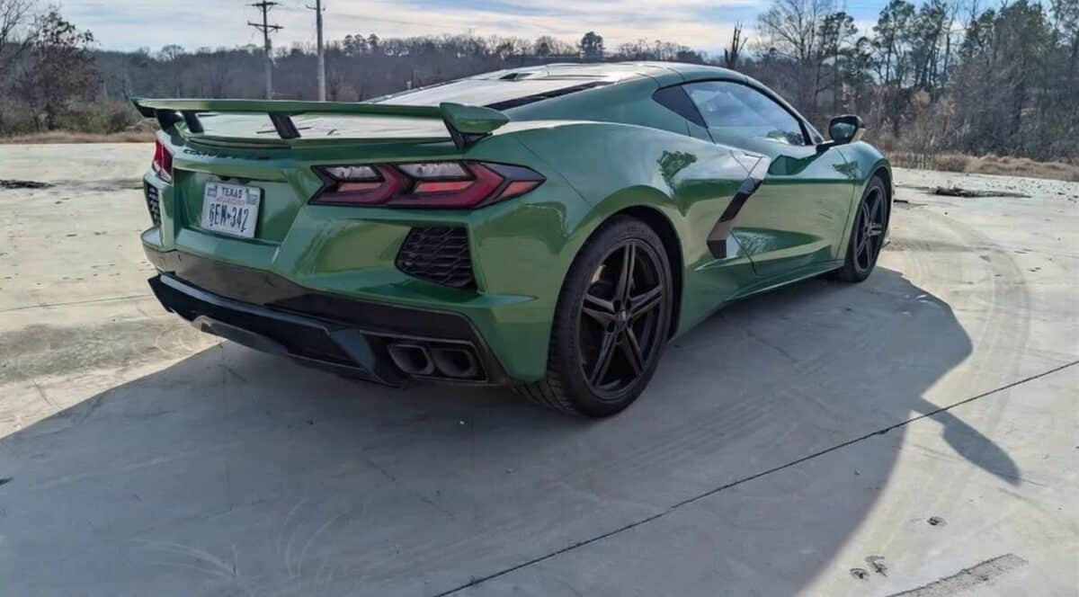 Chevrolet Corvette Stingray Z51 доказва, че един обикновен Corvette може да бъде истински суперавтомобил