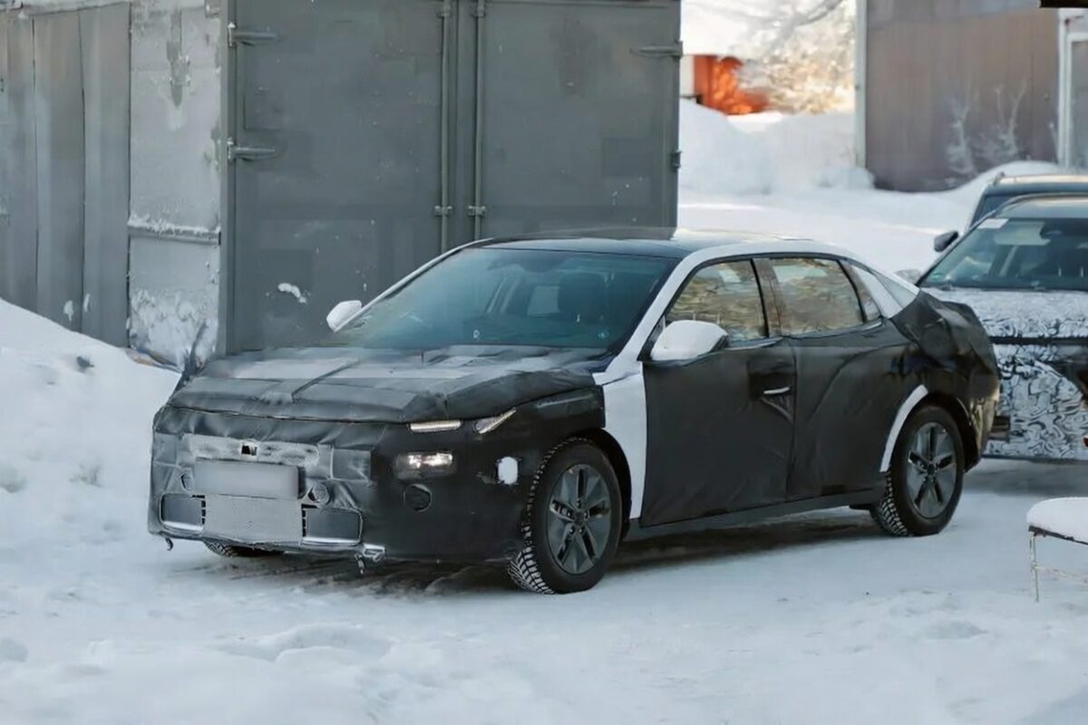 Hyundai подготвя изцяло нова Elantra и променя дизайна на емблематичния седан