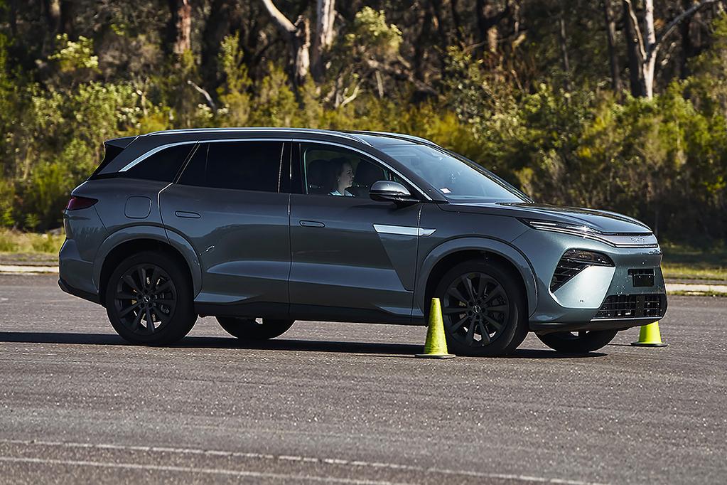 BYD Sealion 8 излиза на сцената и ще ни изненада с комбинация от мощност и икономичност