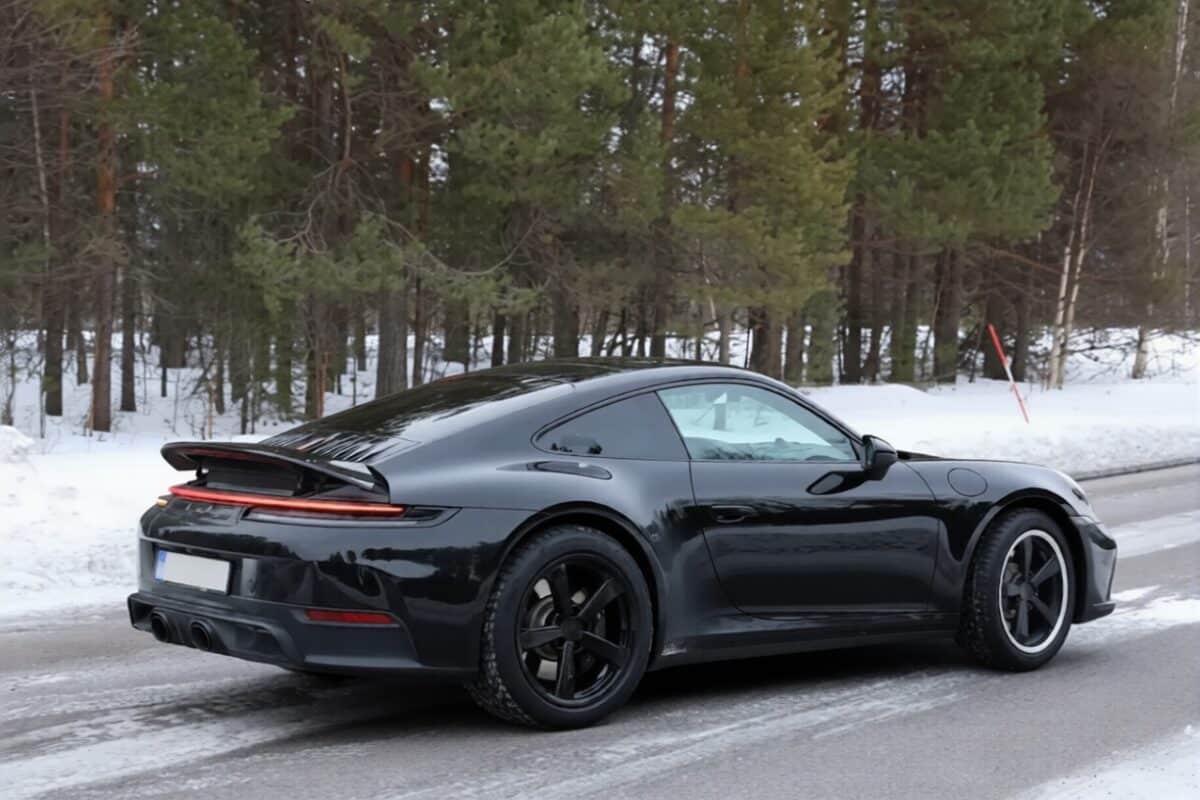 Легендарното Porsche 911 Dakar се завръща и отново нарушава правилата на играта