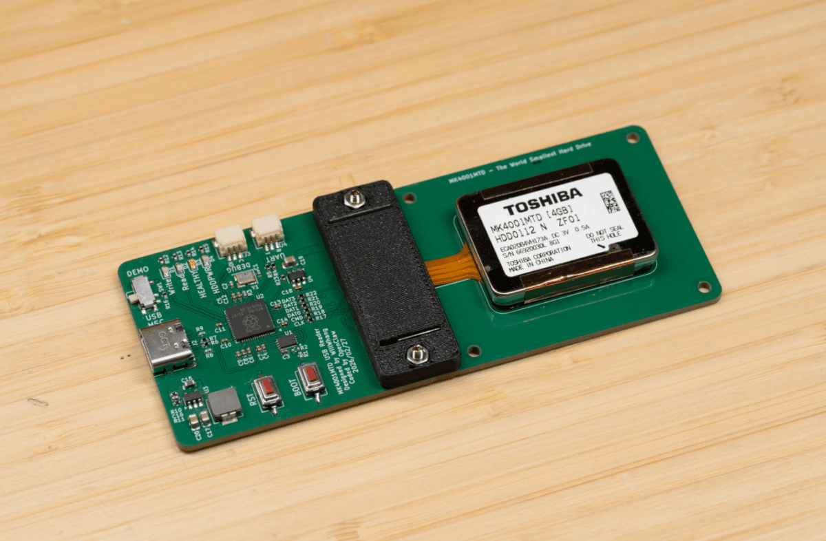 Ентусиаст създаде USB мост за най-малкия твърд диск в света с помощта на Nokia N91 и OpenClaw