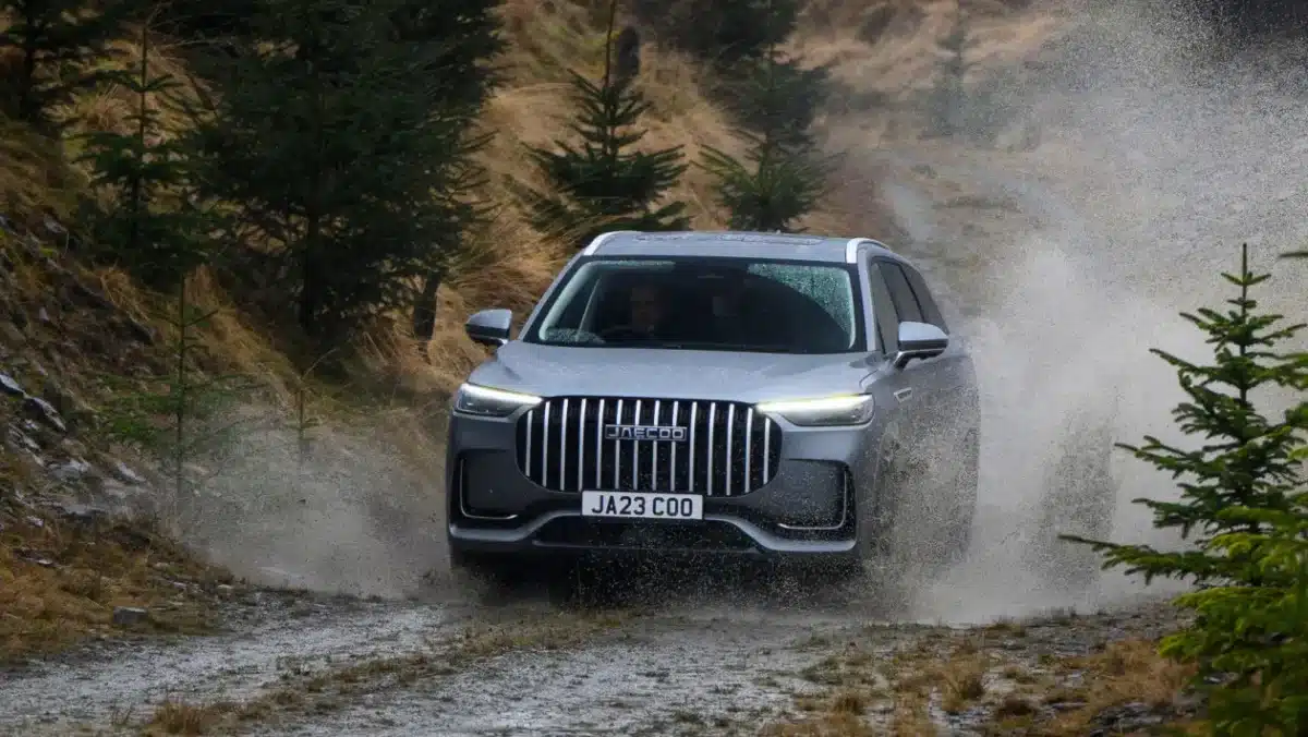 Марката, стояща зад Temu Range Rover, току-що пусна на пазара Temu Mercedes GLS