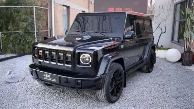 Китай създаде SUV, който прилича на смесица от Jeep и AMG
