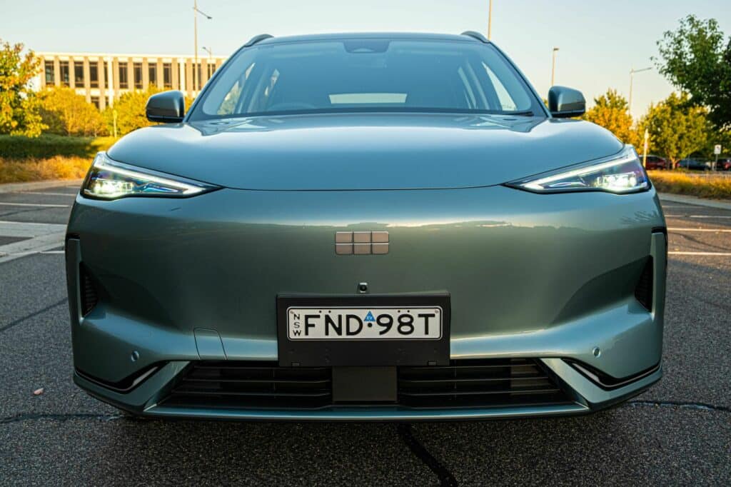 Новият Geely EX5 променя възприятието ни за достъпни електрически кросоувъри