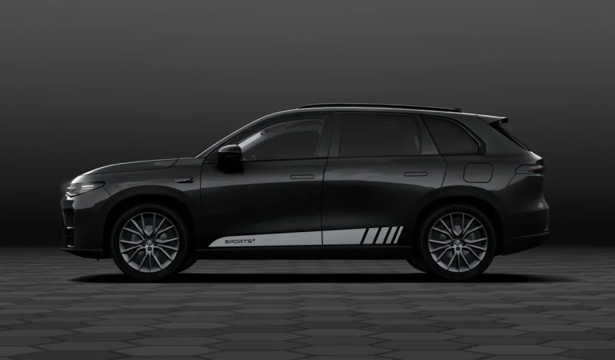 Електрическият Leapmotor C10 AWD предизвиква суперколите
