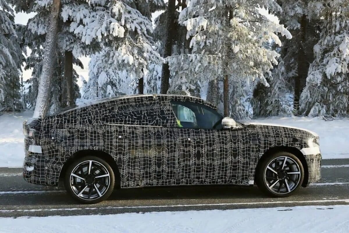 BMW създава спортен електрически iX4 и влиза в битка с Tesla и други електрически SUV
