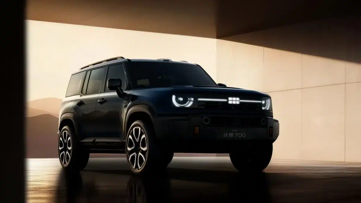 Geely подготвя брутален SUV, който подозрително прилича на легендарния Defender
