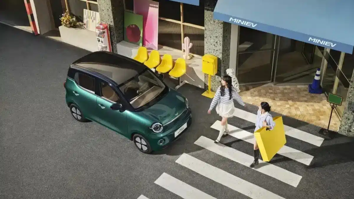 Wuling Mini EV е обновен и е претендент за титлата най-евтин електромобил