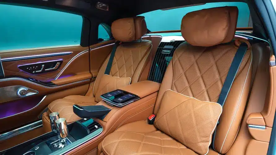 Maybach S-Class издига лукса на ново ниво и се отличава със светещо лого