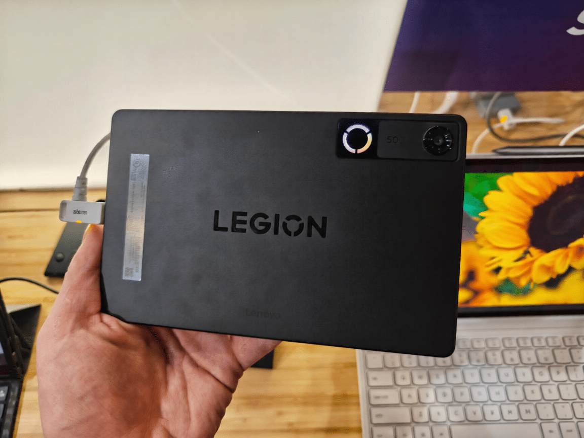 Lenovo представи геймърския таблет Legion Tab Gen 5 с 9000 mAh батерия, 165Hz екран и процесор Snapdragon 8 Elite Gen 5