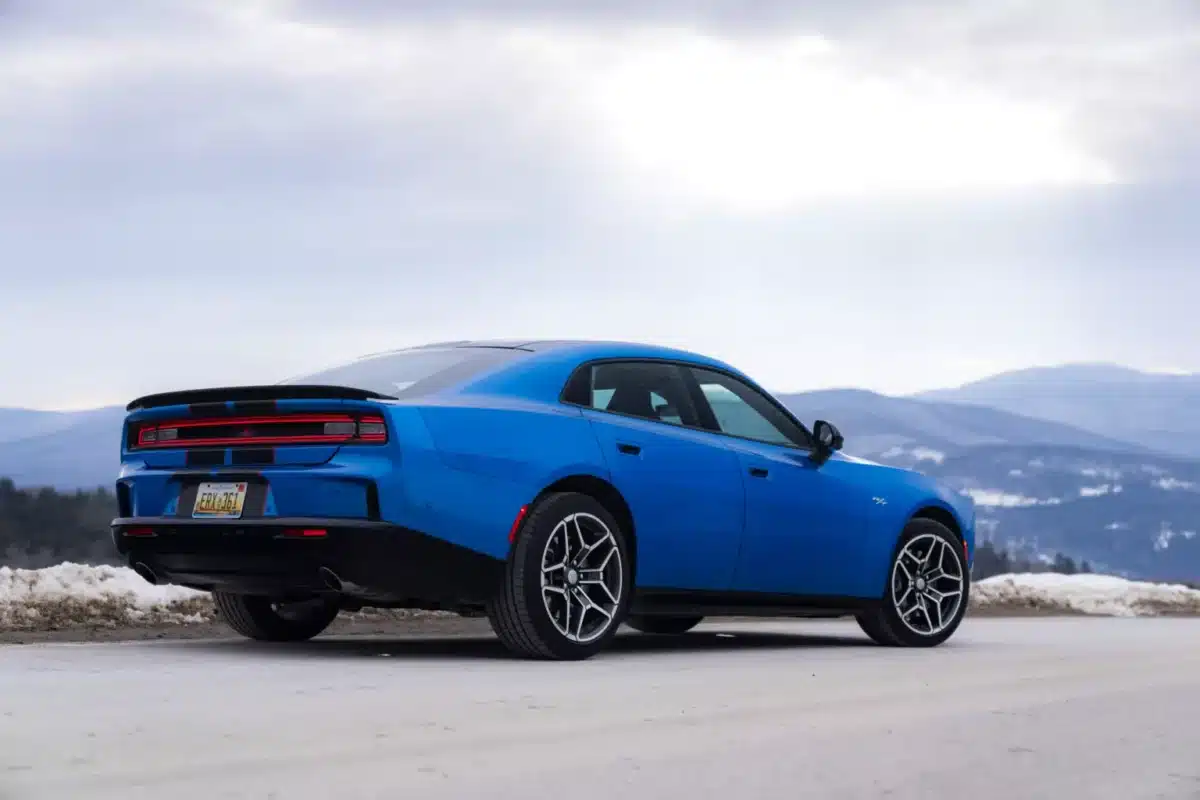 Новият Dodge Charger R/T се опитва да си върне любовта на феновете на HEMI