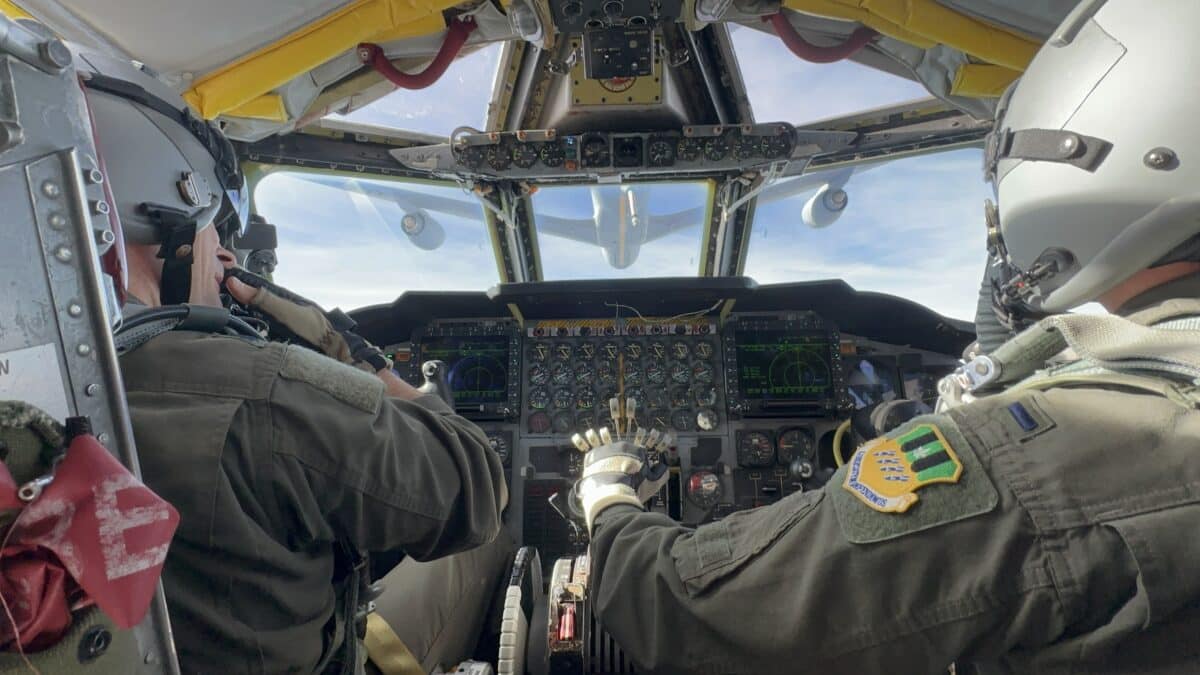 Стратегически бомбардировач на САЩ подаде сигнал за авария над Европа – B-52 кацна извънредно във Великобритания