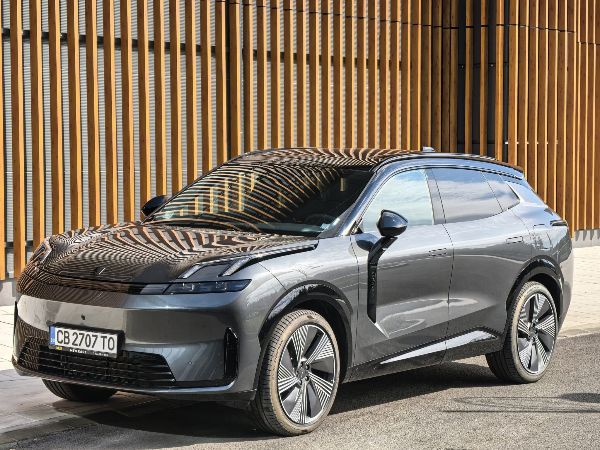 200 км на ток, plug-in хибрид и 20 000 евро по-евтин: Lynk & Co 08 поставя немците в неудобна позиция
