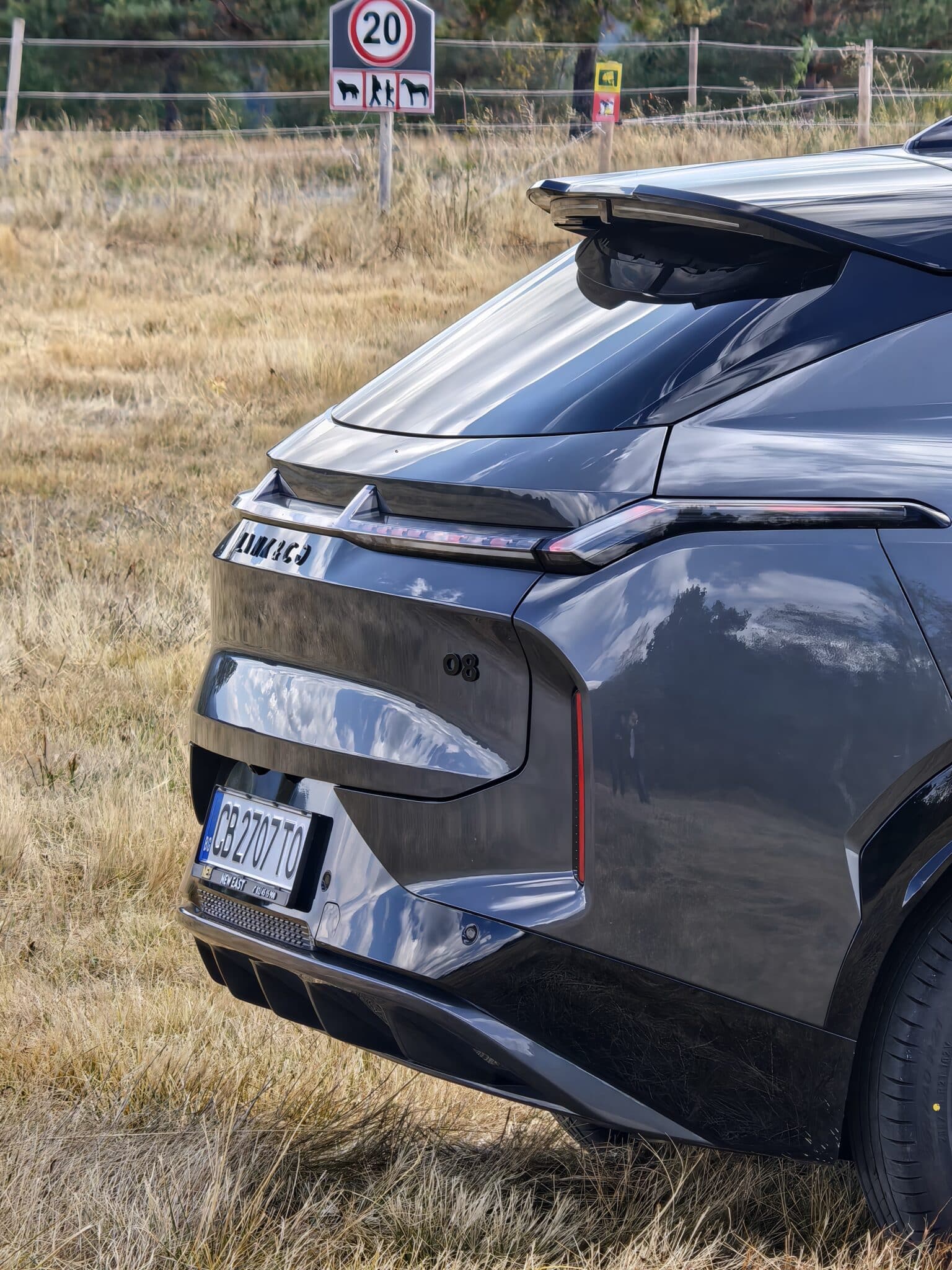 200 км на ток, plug-in хибрид и 20 000 евро по-евтин: Lynk & Co 08 поставя немците в неудобна позиция