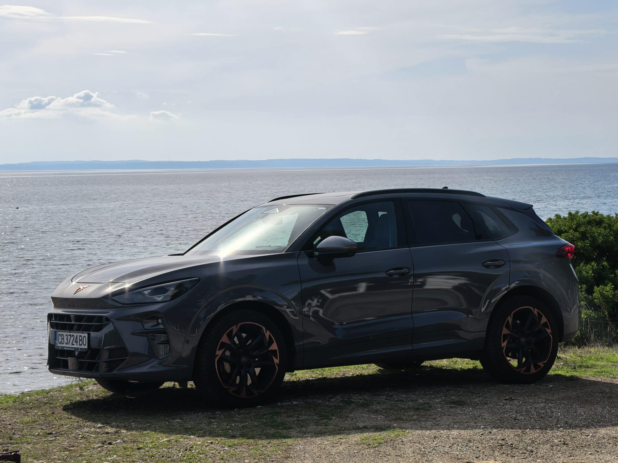 265 к.с. без ток: CUPRA Terramar е шамар за скучните семейни SUV-та