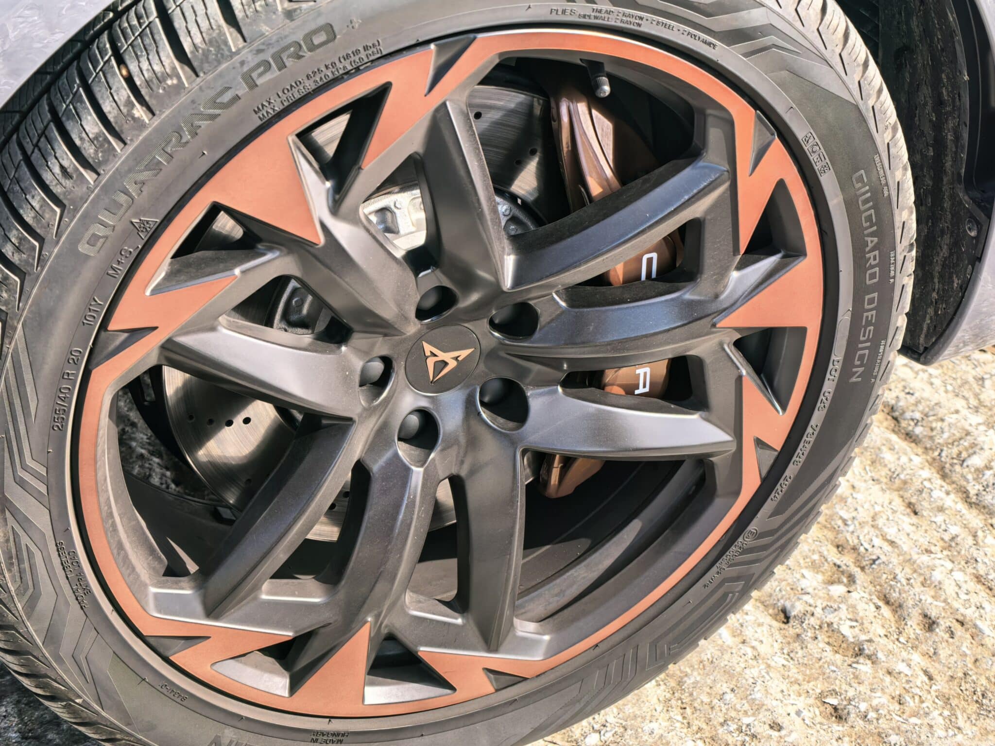 265 к.с. без ток: CUPRA Terramar е шамар за скучните семейни SUV-та