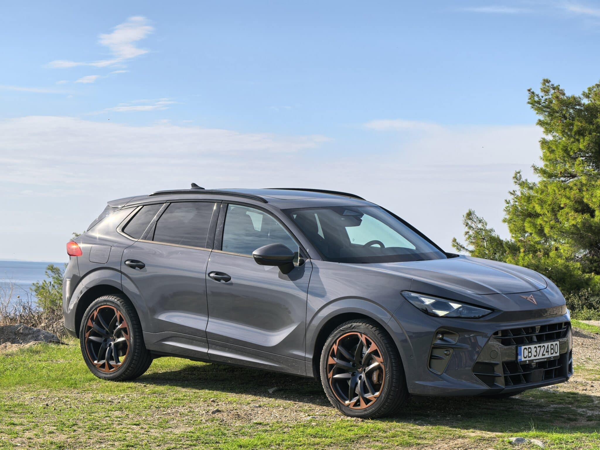 265 к.с. без ток: CUPRA Terramar е шамар за скучните семейни SUV-та