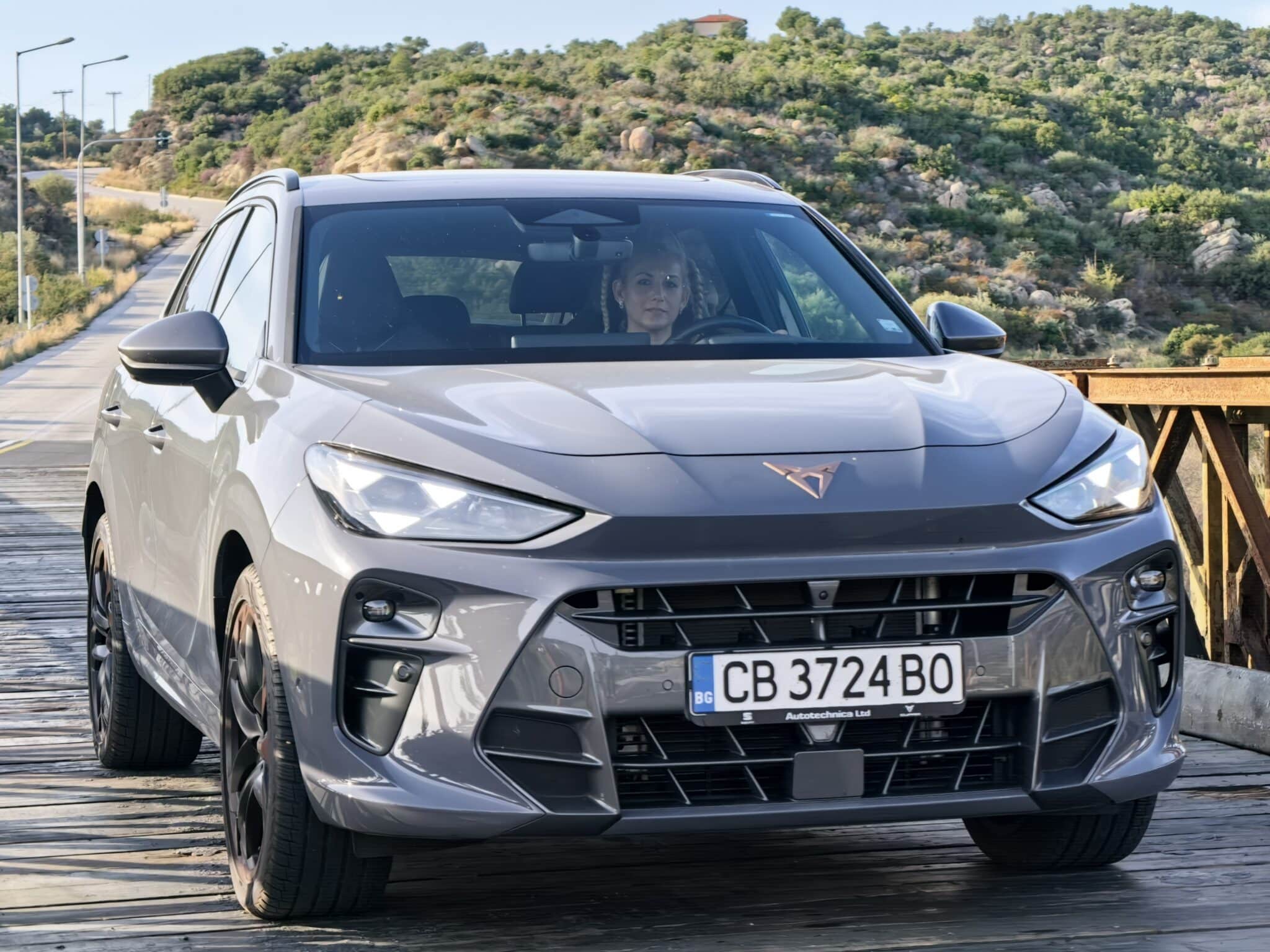 265 к.с. без ток: CUPRA Terramar е шамар за скучните семейни SUV-та