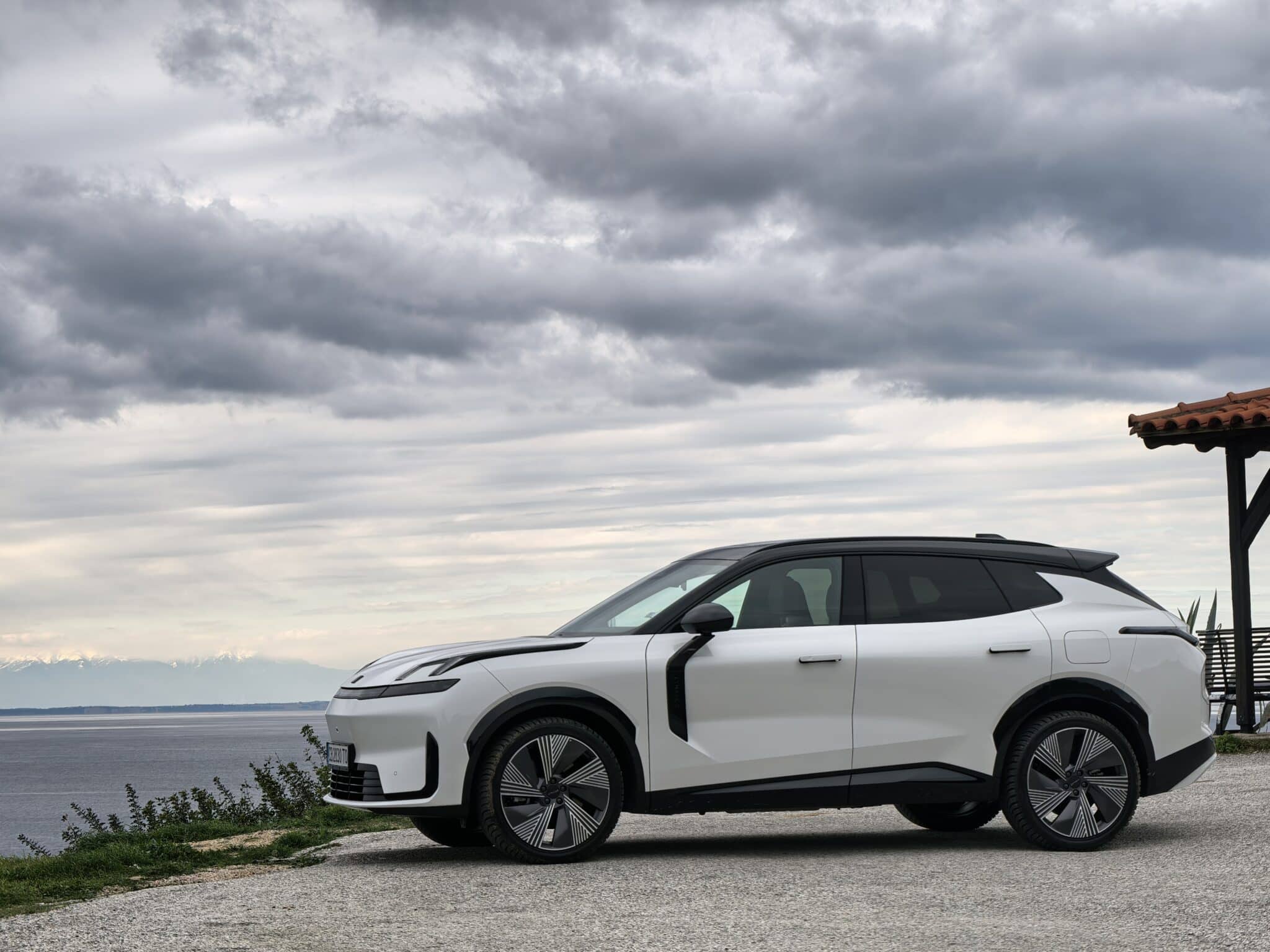 200 км на ток, plug-in хибрид и 20 000 евро по-евтин: Lynk & Co 08 поставя немците в неудобна позиция