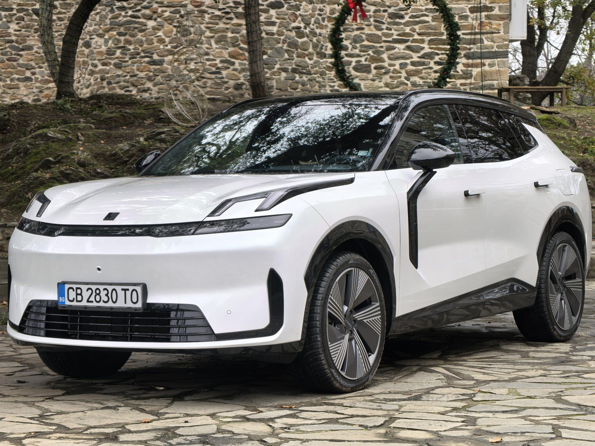 200 км на ток, plug-in хибрид и 20 000 евро по-евтин: Lynk & Co 08 поставя немците в неудобна позиция