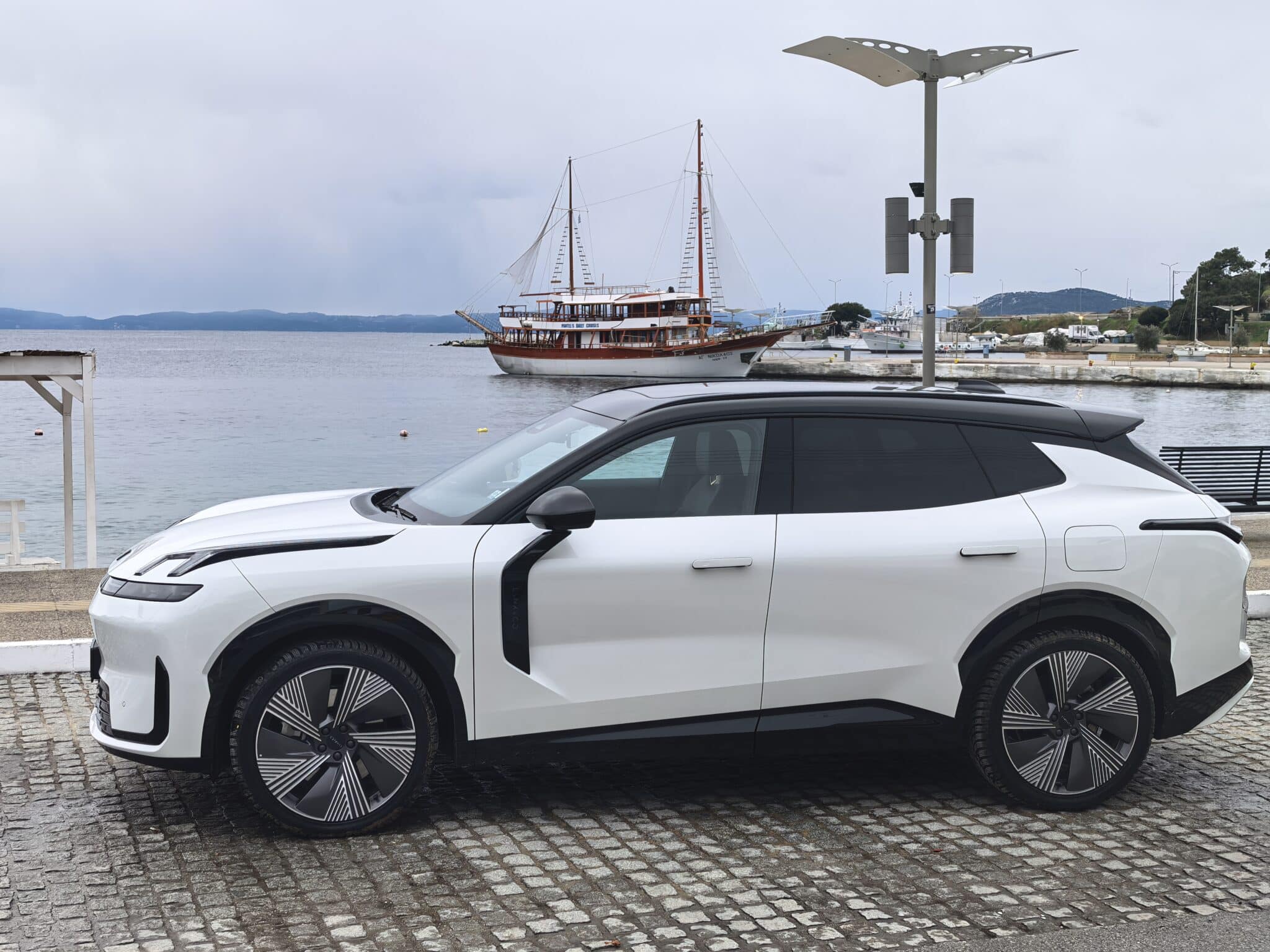 200 км на ток, plug-in хибрид и 20 000 евро по-евтин: Lynk & Co 08 поставя немците в неудобна позиция