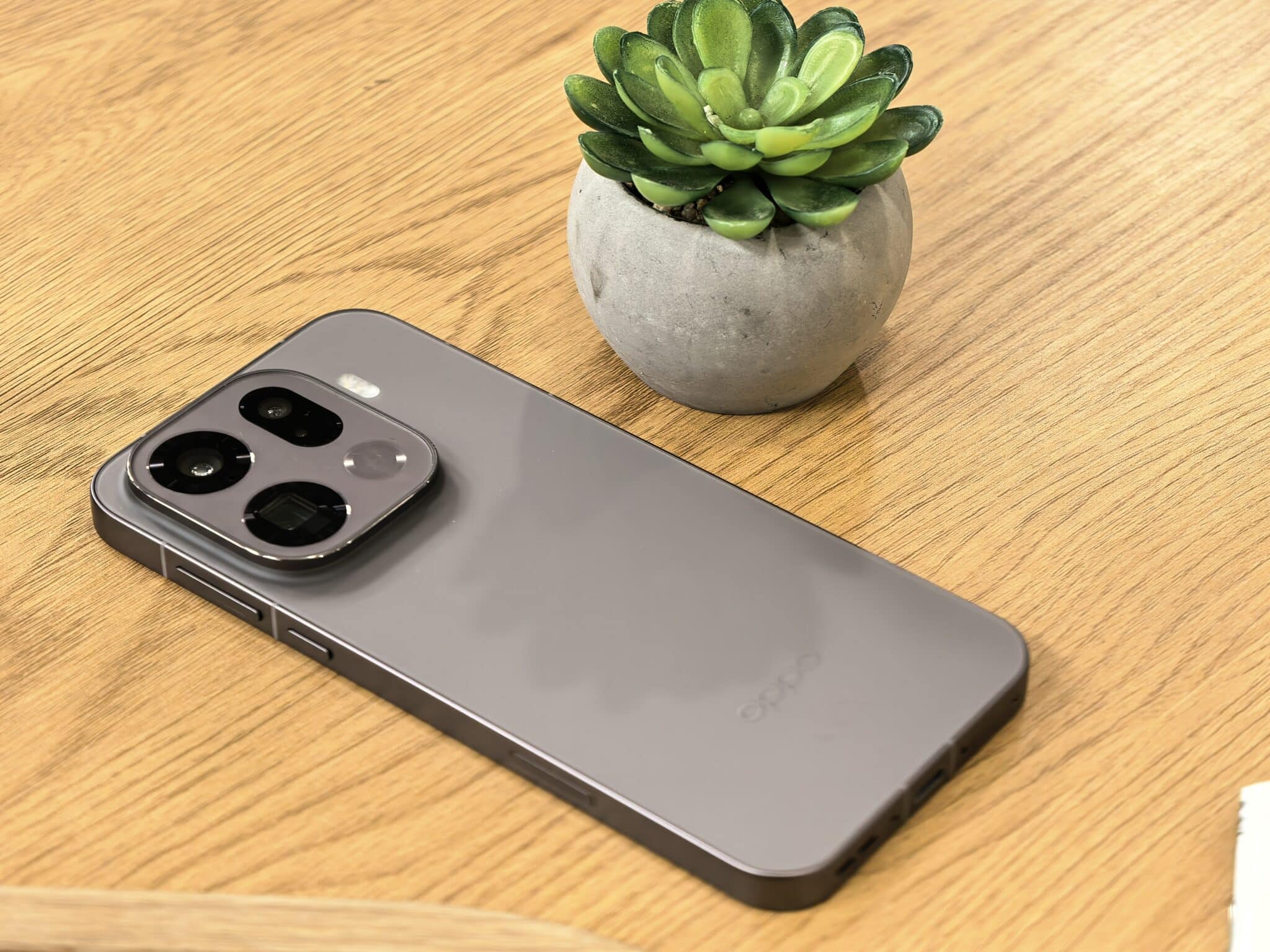 Oppo Find X9 Pro: моментът, в който смартфоните достигнаха върха – или започна нова ера?