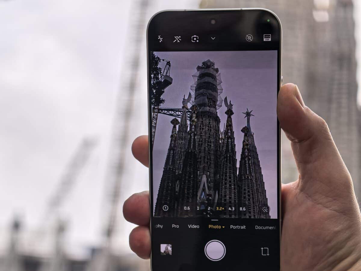 Xiaomi 17 Ultra: смартфонът, който кара професионалните фотоапарати да се притесняват