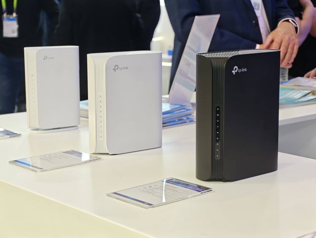 Соларни камери, 5G рутери и XGS-PON: какво показа TP-Link на MWC 2026