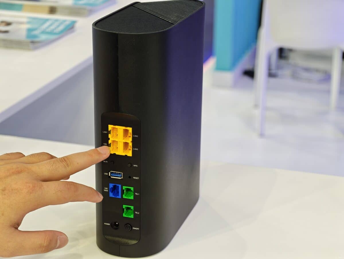 Соларни камери, 5G рутери и XGS-PON: какво показа TP-Link на MWC 2026