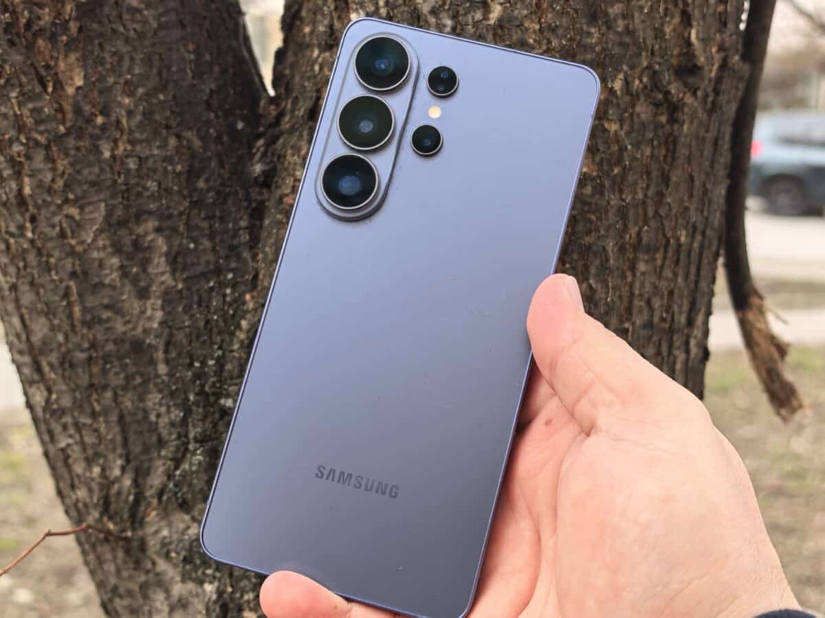 Една седмица със Samsung Galaxy S26 Ultra: по-лек дизайн, мощен хардуер и екран, който крие тайните ви