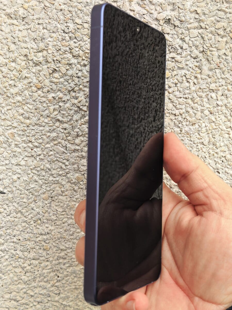 Една седмица със Samsung Galaxy S26 Ultra: по-лек дизайн, мощен хардуер и екран, който крие тайните ви
