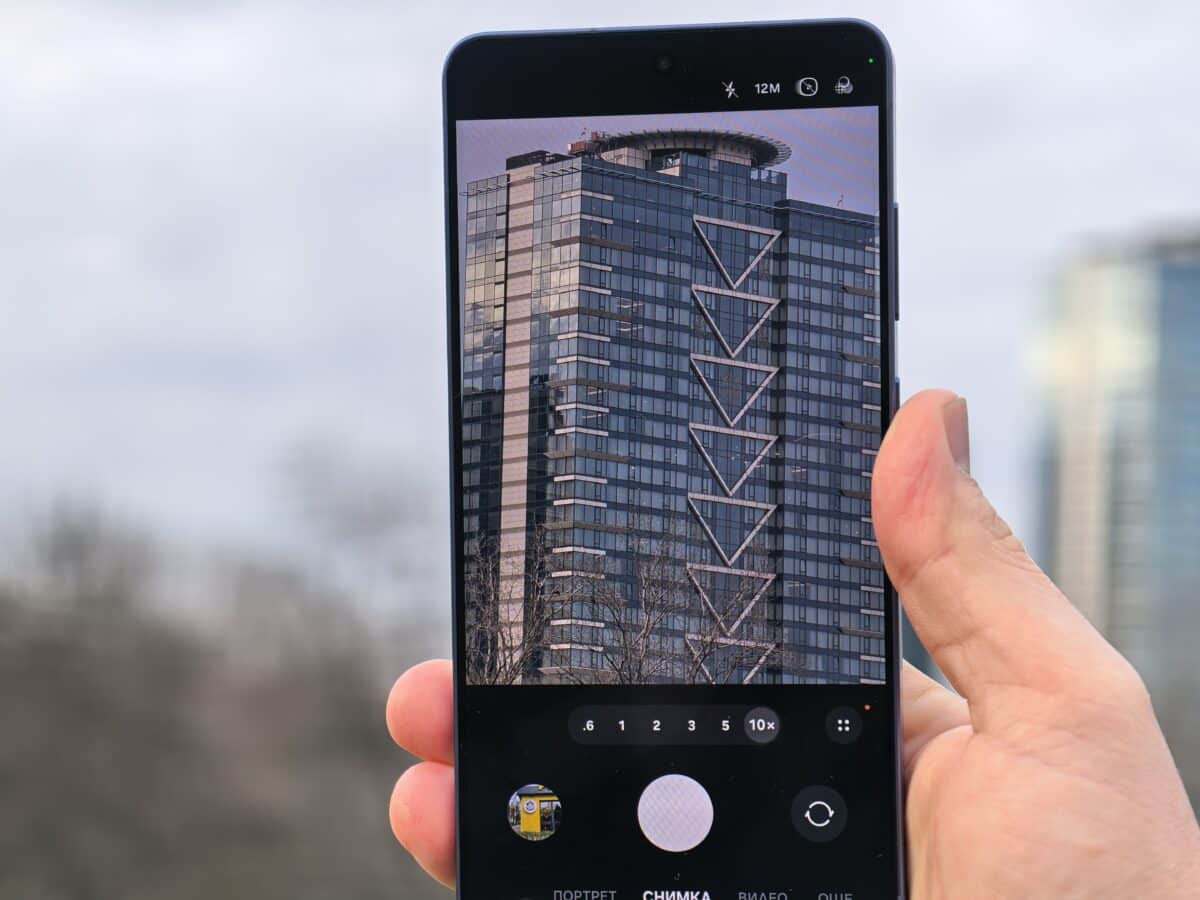 Една седмица със Samsung Galaxy S26 Ultra: по-лек дизайн, мощен хардуер и екран, който крие тайните ви