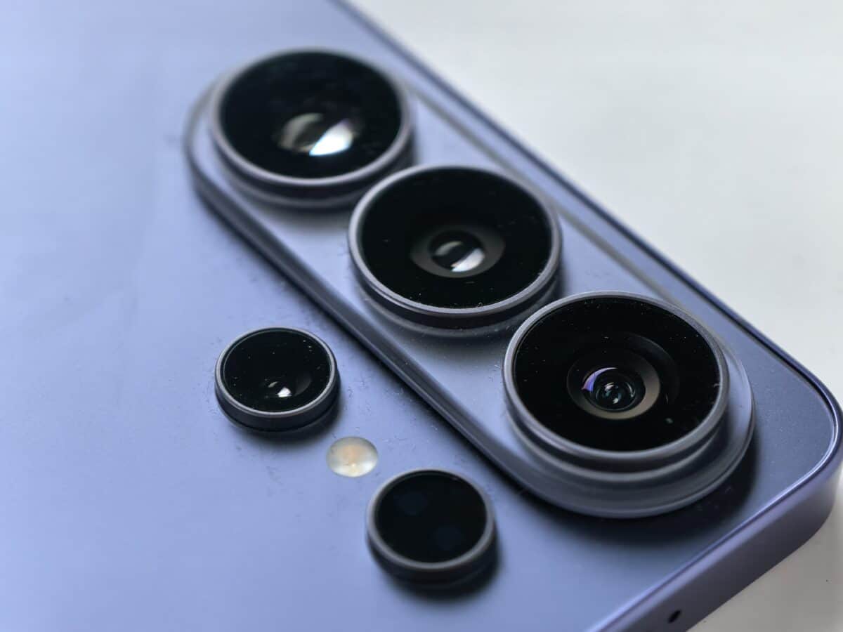 Samsung Galaxy S26 Ultra: телефонът, който изглежда като малък ъпгрейд… но променя всичко