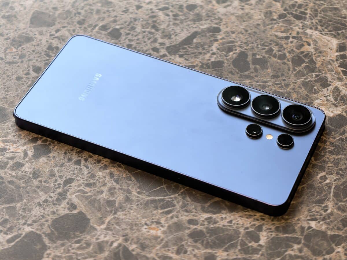 Samsung Galaxy S26 Ultra: телефонът, който изглежда като малък ъпгрейд… но променя всичко