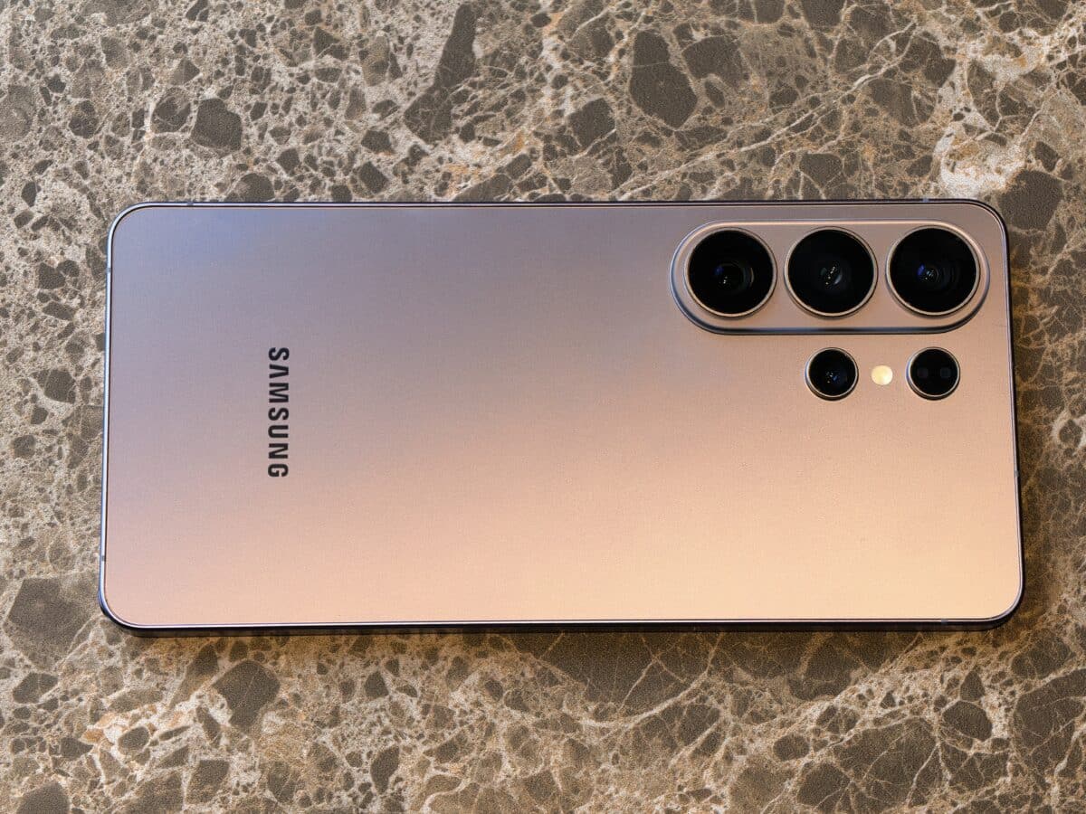 Samsung Galaxy S26 Ultra: телефонът, който изглежда като малък ъпгрейд… но променя всичко
