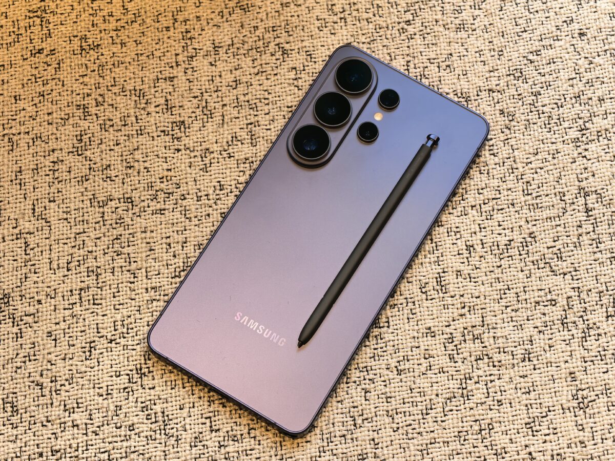 Samsung Galaxy S26 Ultra: телефонът, който изглежда като малък ъпгрейд… но променя всичко