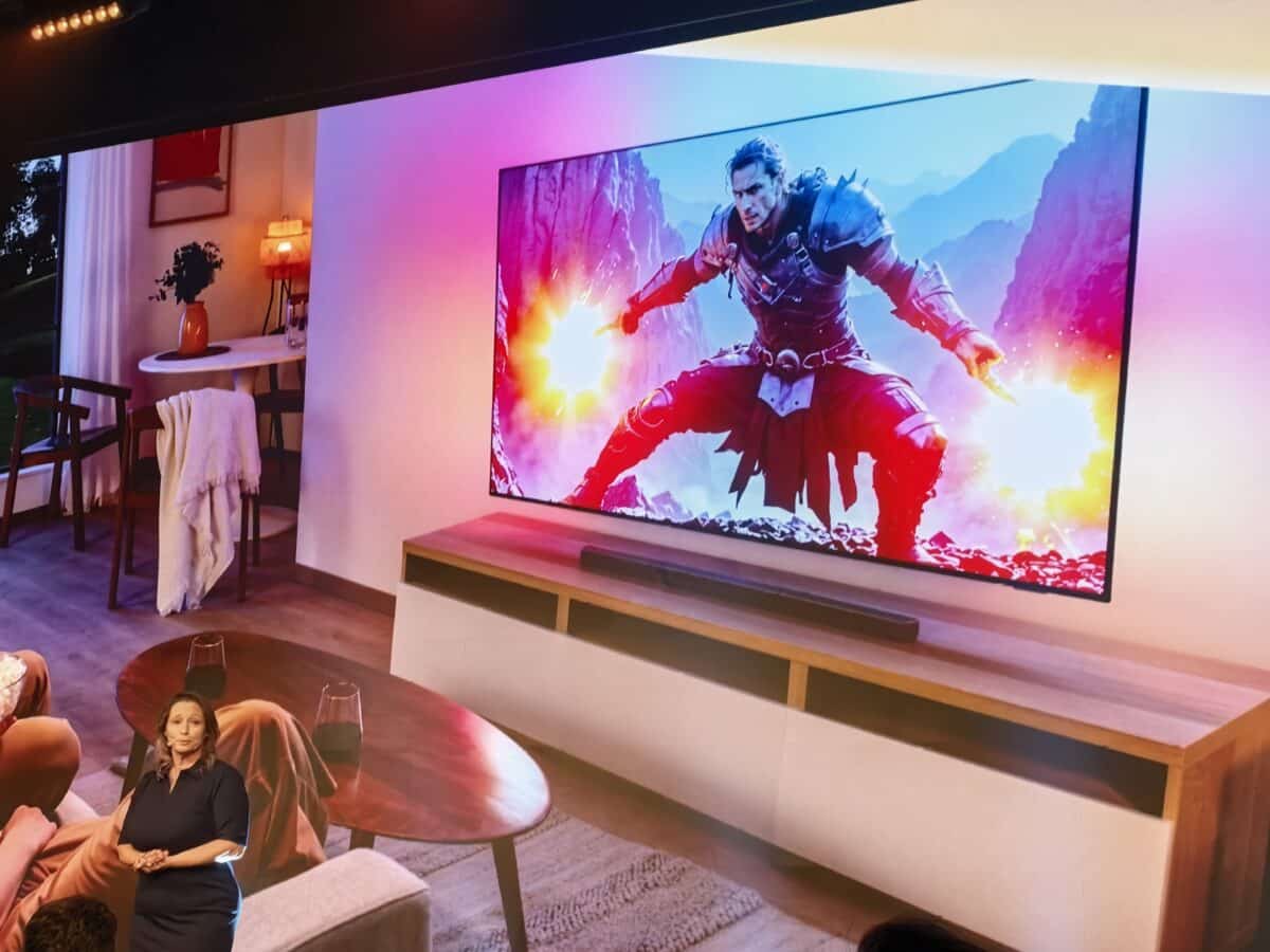 Philips и TP Vision показаха как телевизорът се превръща в сърцето на умния дом