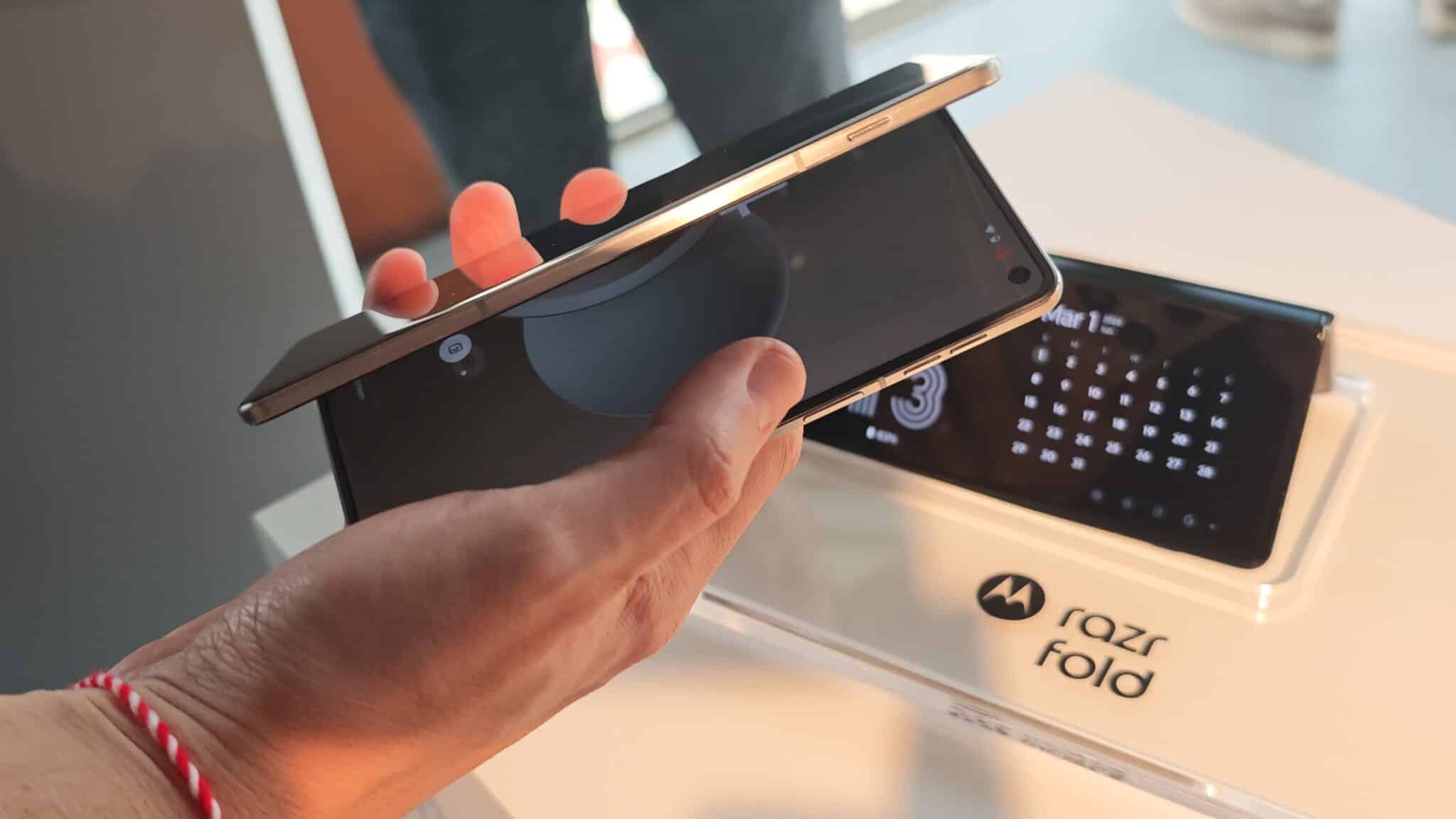 Motorola показа сгъваемия смартфон Razr Fold и сподели някои подробности за него