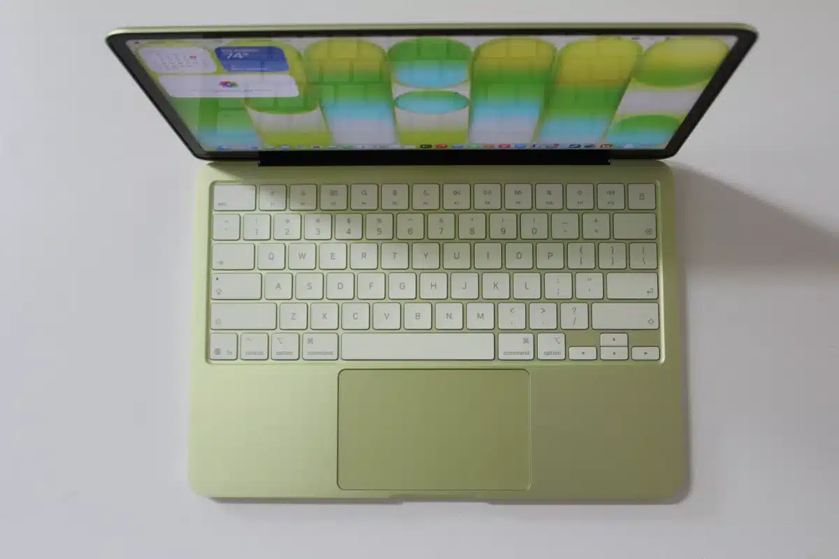 Microsoft, Intel и AMD подготвят отговор на MacBook Neo